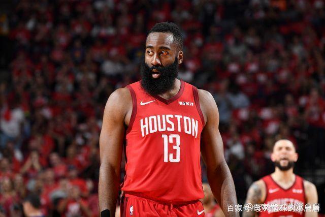 字母哥37分萨格斯32+9 雄鹿险胜魔术晋级四强